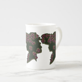 Berry Red Hat Cameo Bone China Tasse