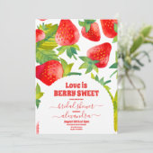 Berry Red Strawberry Brautparty Einladung (Stehend Vorderseite)