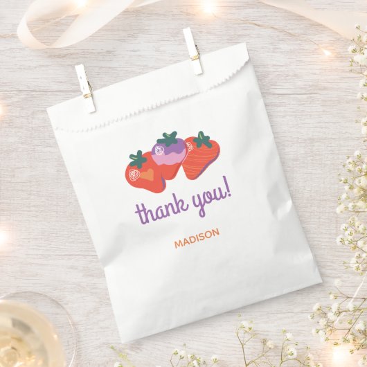 Berry Special Strawberry Birthday Geschenktütchen (Ausgeschnitten)