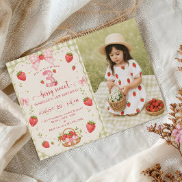 Berry Sweet 3. Geburtstag Erdbeere Einladung