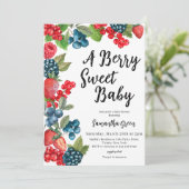 Berry Sweet Baby on Way Baby Shower Einladung (Stehend Vorderseite)