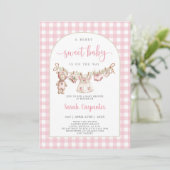 Berry Sweet Baby Shower Girl Einladung (Stehend Vorderseite)