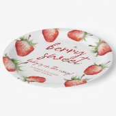 Berry Sweet Baby Shower Strawberry Pappteller (Schrägansicht)