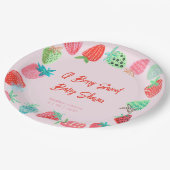 Berry Sweet Baby Shower Strawberry Pappteller (Schrägansicht)