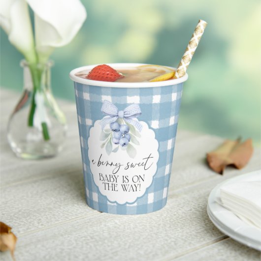 Berry Sweet Blueberry Gingham Baby Shower Pappbecher (In Situ)