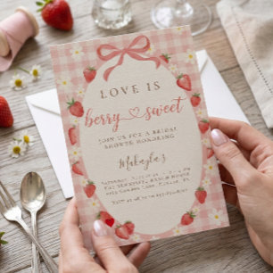 Berry Sweet Erdbeer Gingham Brautparty Einladung