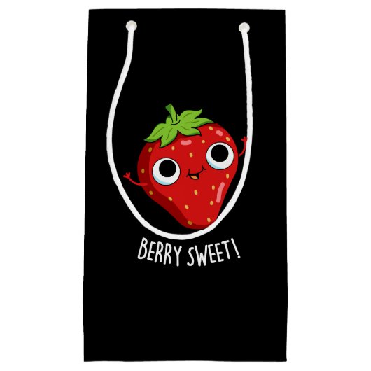 Berry Sweet Funny Strawberry Pun Dark BG Kleine Geschenktüte (Vorderseite)