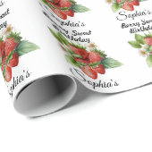 Berry Sweet Geburtstag Custom Strawberry Geschenkpapier (Rolleneckpunkt)