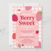 Berry Sweet Gingham Strawberry Baby Shower Einladung (Vorderseite)