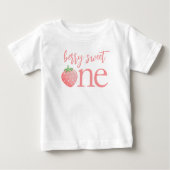 Berry Sweet One Strawberry Erster Geburtstag Shirt (Vorderseite)