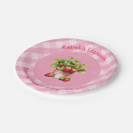 Berry Sweet Pink Gingham Shower Paper Plate Pappteller (Schrägansicht)