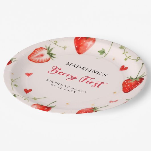 Berry Sweet Strawberry Arch Summer 1st Birthday Pappteller (Schrägansicht)