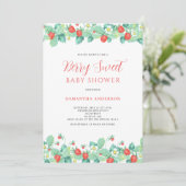 Berry Sweet Strawberry Baby Shower Einladung (Stehend Vorderseite)