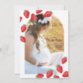 Berry Sweet Strawberry Baby Shower Einladung (Rückseite)