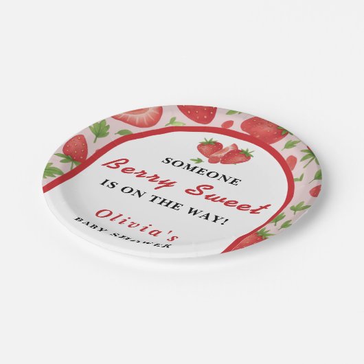 Berry Sweet Strawberry Baby Shower Pappteller (Schrägansicht)