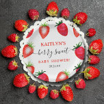 Berry Sweet Strawberry Baby Shower Pappteller<br><div class="desc">Feiern Sie stilvoll mit diesen trendigen Baby-Dusche-Papier-Tellern. Das Design ist leicht mit Ihrer eigenen Formulierung zu personalisieren und Ihre Familie und Freunde werden begeistert sein,  wenn sie diese fabelhaften Teller sehen. Matching-Elemente finden Sie in der Auflistung.</div>