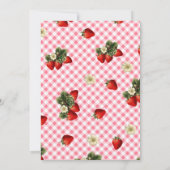 Berry Sweet Strawberry Baby Shower Red Gingham Einladung (Rückseite)