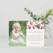 Berry Sweet Strawberry Birthday Party Foto Dankeskarte (Stehend Vorderseite)