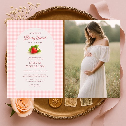 Berry Sweet Strawberry Gingham Photo Baby Shower Einladung