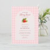 Berry Sweet Strawberry Gingham Photo Baby Shower Einladung (Stehend Vorderseite)