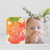 Berry Sweet Strawberry Girl Foto 1. Geburtstag Einladung (Stehend Vorderseite)
