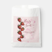 Berry Sweet Strawberry Hearts Baby Shower Geschenktütchen (Vorderseite)