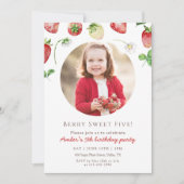 Berry Sweet Strawberry Photo Birthday Einladung (Vorderseite)