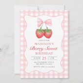 Berry Sweet Strawberry Pink Bow Birthday Einladung (Vorderseite)