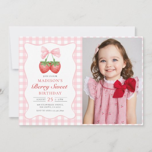 Berry Sweet Strawberry Pink Bow Birthday Foto Einladung (Vorderseite)