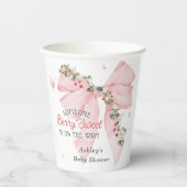 Berry Sweet Strawberry Pink Bow Floral Baby Dusche Pappbecher (Vorderseite)
