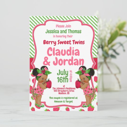 Berry Sweet Twins Strawberry Baby Shower Karte (Stehend Vorderseite)