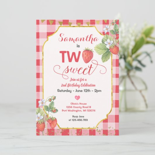 Berry Two Sweet Strawberry Birthday Party Einladung (Stehend Vorderseite)