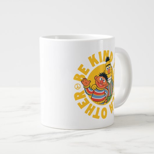 Bert und Ernie | Seien Sie freundlich Jumbo-Tasse (Vorderseite Rechts)