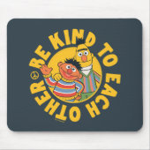 Bert und Ernie | Seien Sie freundlich Mousepad (Vorne)