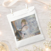 Berthe Morisot - Frau in ihrer Toilette Geschenktütchen (Ausgeschnitten)