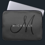 Beruflich Schwarze Monogramm Grau Ihres Namens Laptopschutzhülle<br><div class="desc">Schlichte Minimalistische moderne Designs. Sie sind alle einfach, attraktiv, einzigartig.</div>