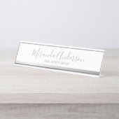 Beruflich Weiß und Silber mit Skriptname Schreibtischnamensplakette (Vorderseite )