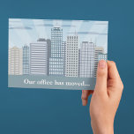 Berufliche Adressenänderung Modernes Office-Moving Postkarte<br><div class="desc">Unsere Büros sind in ein neues Gebäude umgezogen,  bitte aktualisieren Sie Ihr Adressbuch. Passen Sie die Rückseite dieser beruflichen,  sich bewegenden Postkarte mit Ihren individuellen Firmeninformationen für alle Ihre Geschäftskontakte und Kunden an. Eine moderne Skyline aus dem Gebäude,  die für die Ankündigungen von Adressänderungen zeichne.</div>