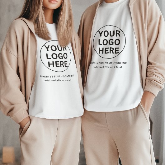 Berufliche Firmenlogos und Markenbezeichnungen ein T-Shirt