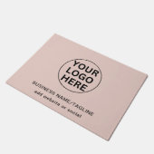 Berufliche Firmenlogos und Text in Rosa Fußmatte (Schrägansicht)