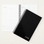 Berufliche Minimale Schwarz-weiße Monogramm-Initia Planer<br><div class="desc">Der berufliche Businessplaner zeichnet sich durch ein minimales Design in einer modernen Schwarz-Weiß-Farbpalette aus. Individuelle Monogramm-Initialen in der unteren rechten Ecke in stilvollem klassischem Schriftart. Dieser personalisierte Businessplaner wurde mit einem individuelle Name und mit Monogramm Initialen an der Vorderseite in der modernen Typografie gezeigt und ist mit einem eigenen Text...</div>