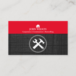 Beruflicher Erbauer-Tischler bearbeitet Visitenkarte