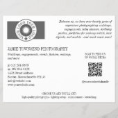 Beruflicher Fotograf mit Schwarz-Fotocollage-Logo Flyer (Hinten)
