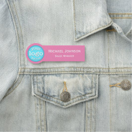 Beruflicher Mitarbeiter für moderne Firmenlogos Namensschild