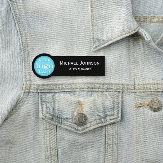 Beruflicher moderner Logo-Mitarbeiter Namensschild (Beispiel)