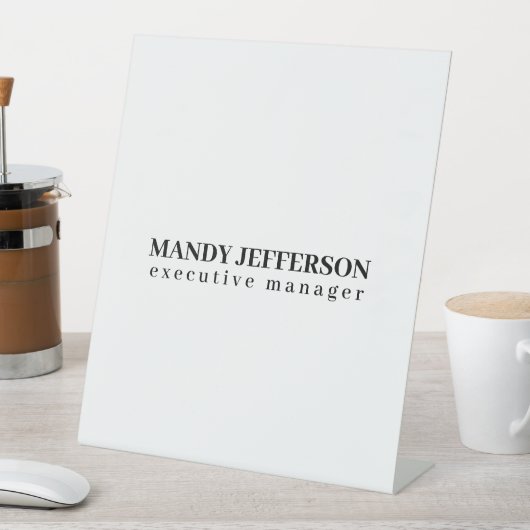 Beruflicher, moderner Minimalname Sockelschild (In Situ)