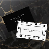 Beruflicher Pet-Sitter mit weißer und schwarzer Fa Visitenkarte