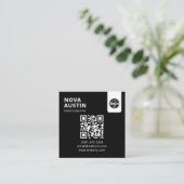Beruflicher QR-Code-Minimal-Design mit Logo Quadratische Visitenkarte (Stehend Vorderseite)