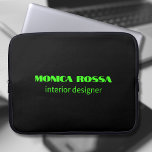 Berufliches, einfaches Neongrün Laptopschutzhülle<br><div class="desc">Minimalistischer Schwarzer Soli-Farbhintergrund und Neon Grün moderne Schriftart Laptop-Hülle. Personalisieren Sie Ihre individuelle Verwendung. Klicken Sie auf die Schaltfläche "Anpassen",  um die Hintergrundfarbe,  die Schriftart-Stile und die Schriftart-Farbe zu ändern. Klassisches Design | Elegantes Produkt | Trendige Farben | Stilvoll und modern | Berufliches Geschäftsdesign</div>