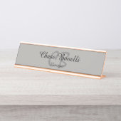 Berufliches Grau Monogramm Schreibtischnamensplakette (Vorderseite )